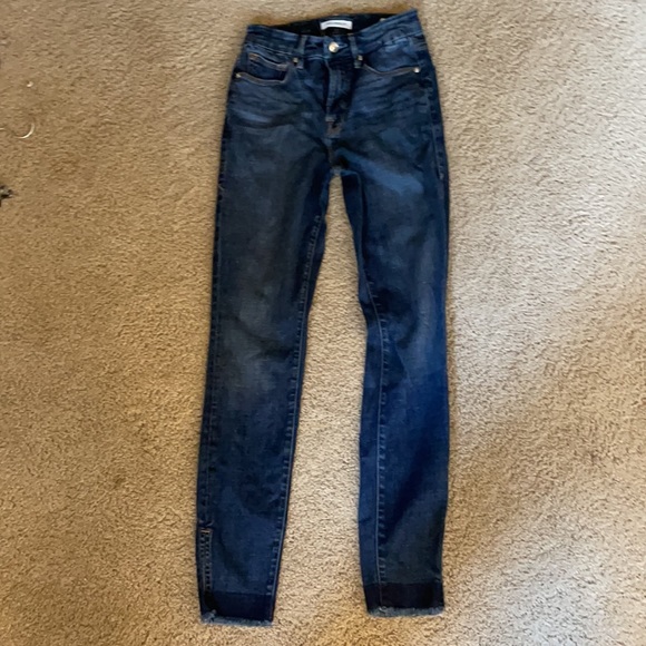 GOOD AMERICAN Good Waist Side Slit Skinny Jeans - Picture 4 of 5